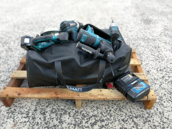 Kelmatt tool bags are quality made in Australia.  These bags are designed with a duffle style in mind, the come complete with a centre zip.  